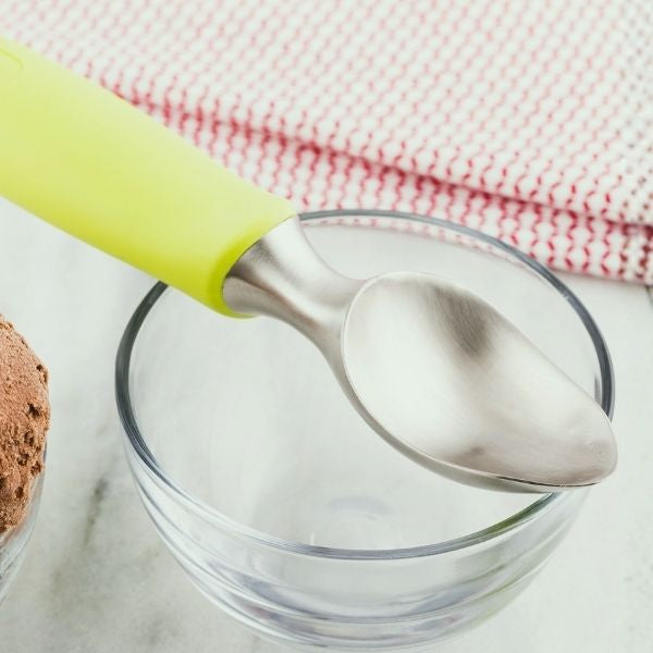 Ice Scoops, Shovels, Rakes and Paddles