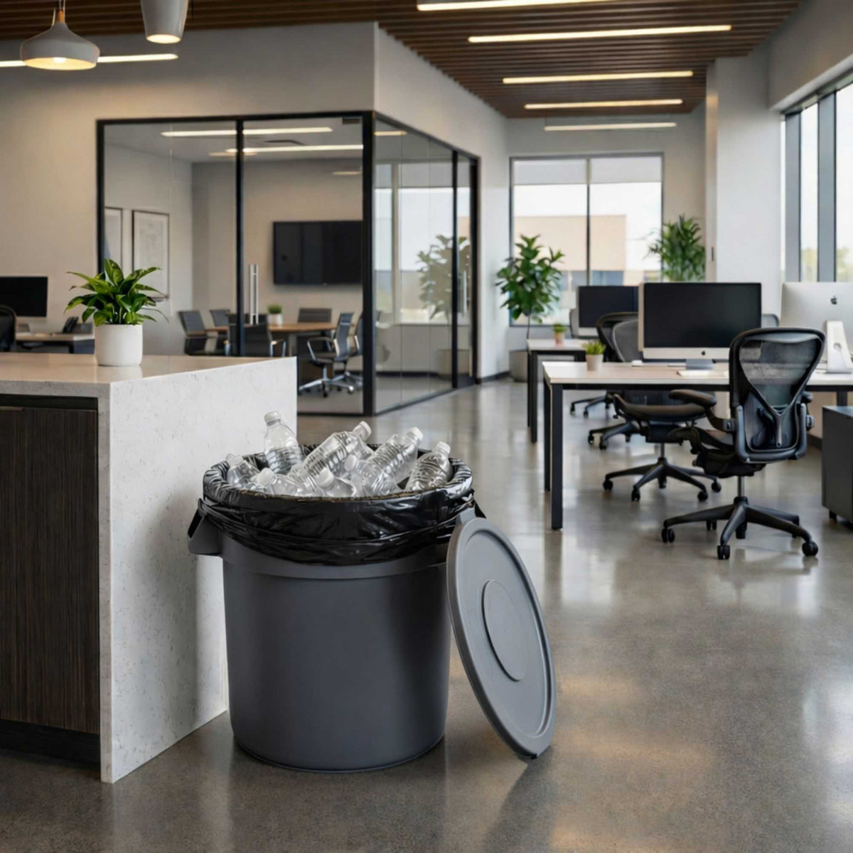 RW Clean 1 Gray 10 gal Plastic Commercial Trash Can and 1 Gray Lid