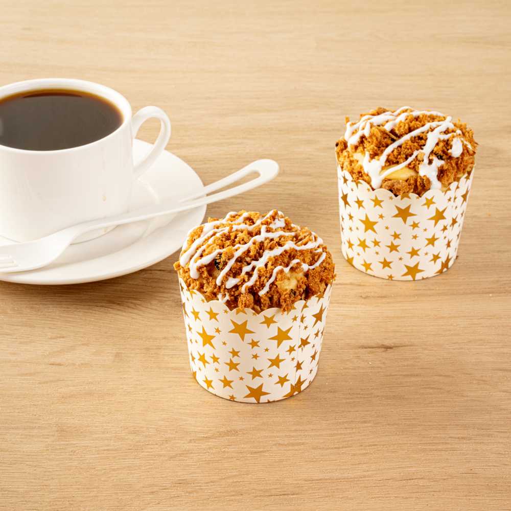 Panificio 4.5 oz White Paper Scalloped Baking Cup - Gold Stars - 2 3/4" x 2 3/4" x 2" - 500 count box