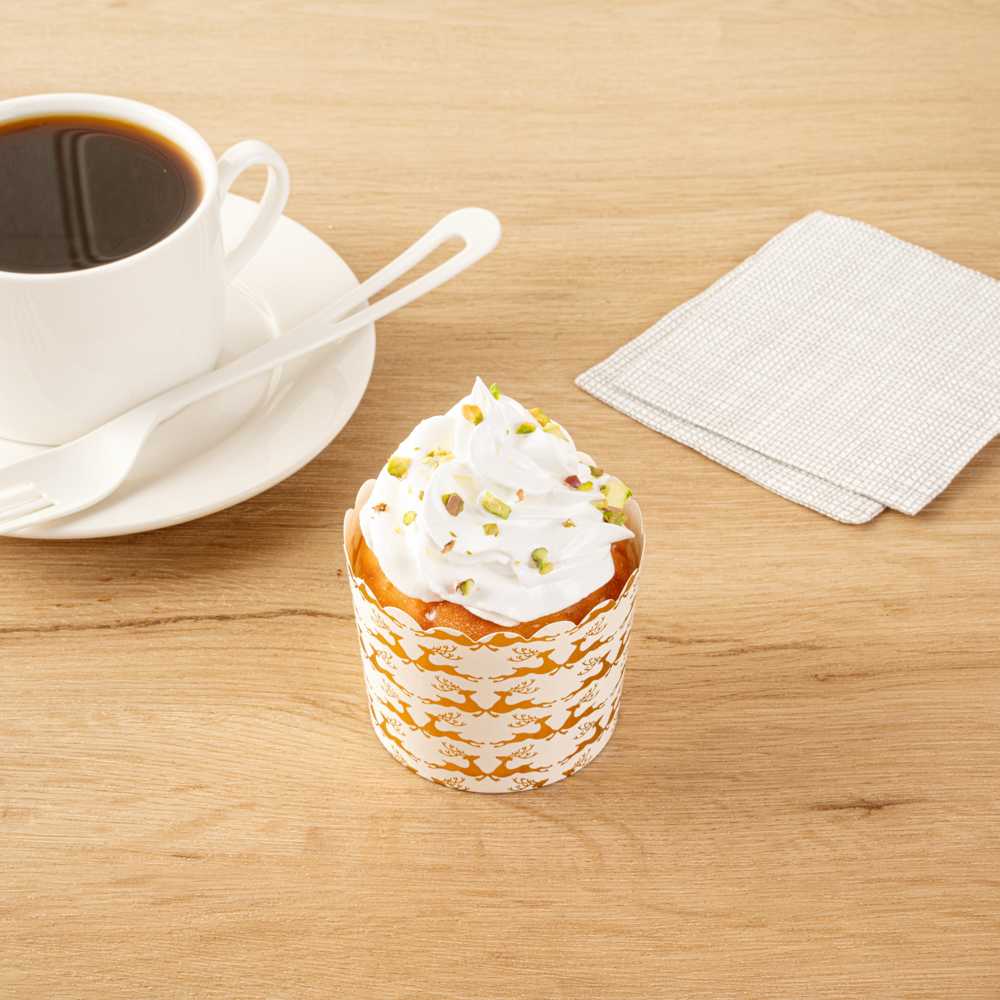 Panificio 4.5 oz White Paper Scalloped Baking Cup - Gold Reindeer - 2 3/4" x 2 3/4" x 2" - 500 count box