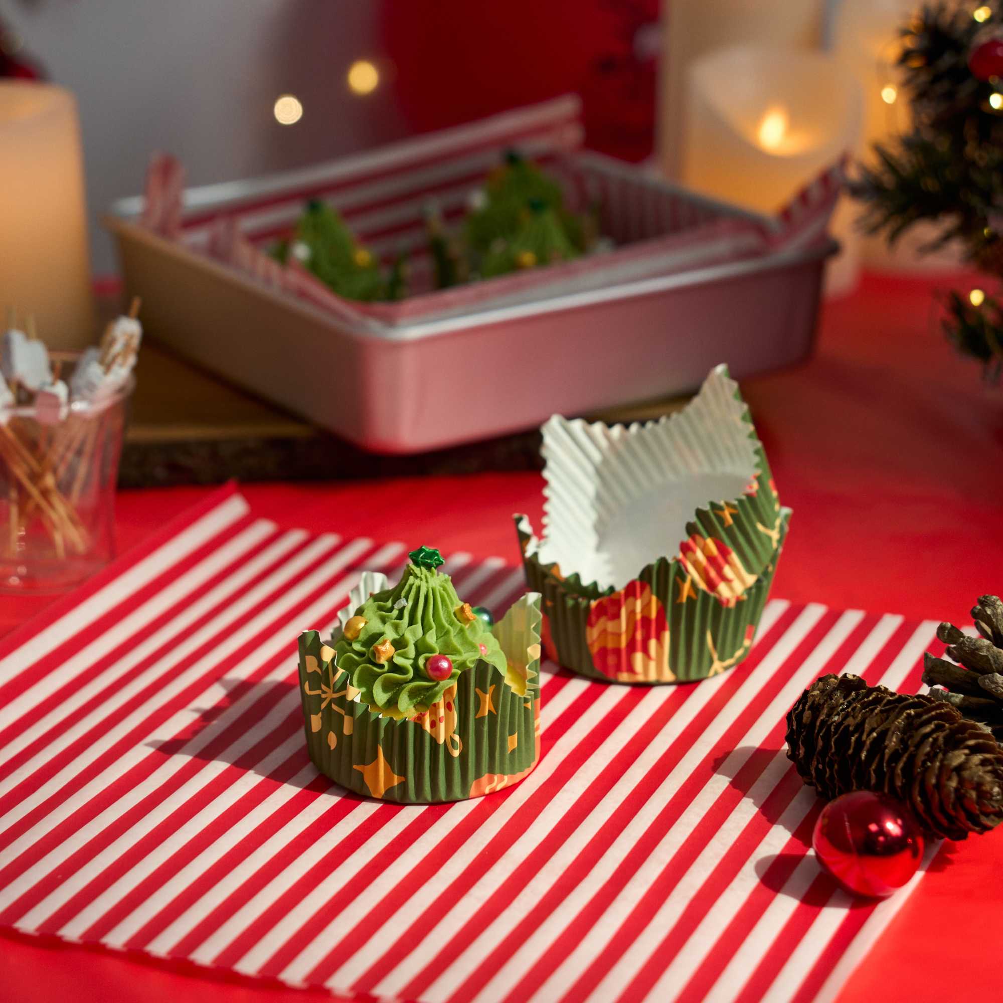 Panificio 4 oz Petal Paper Baking Cup - Christmas, Ridged, Greaseproof - 2 3/4" x 2 3/4" x 1 3/4" - 200 count box
