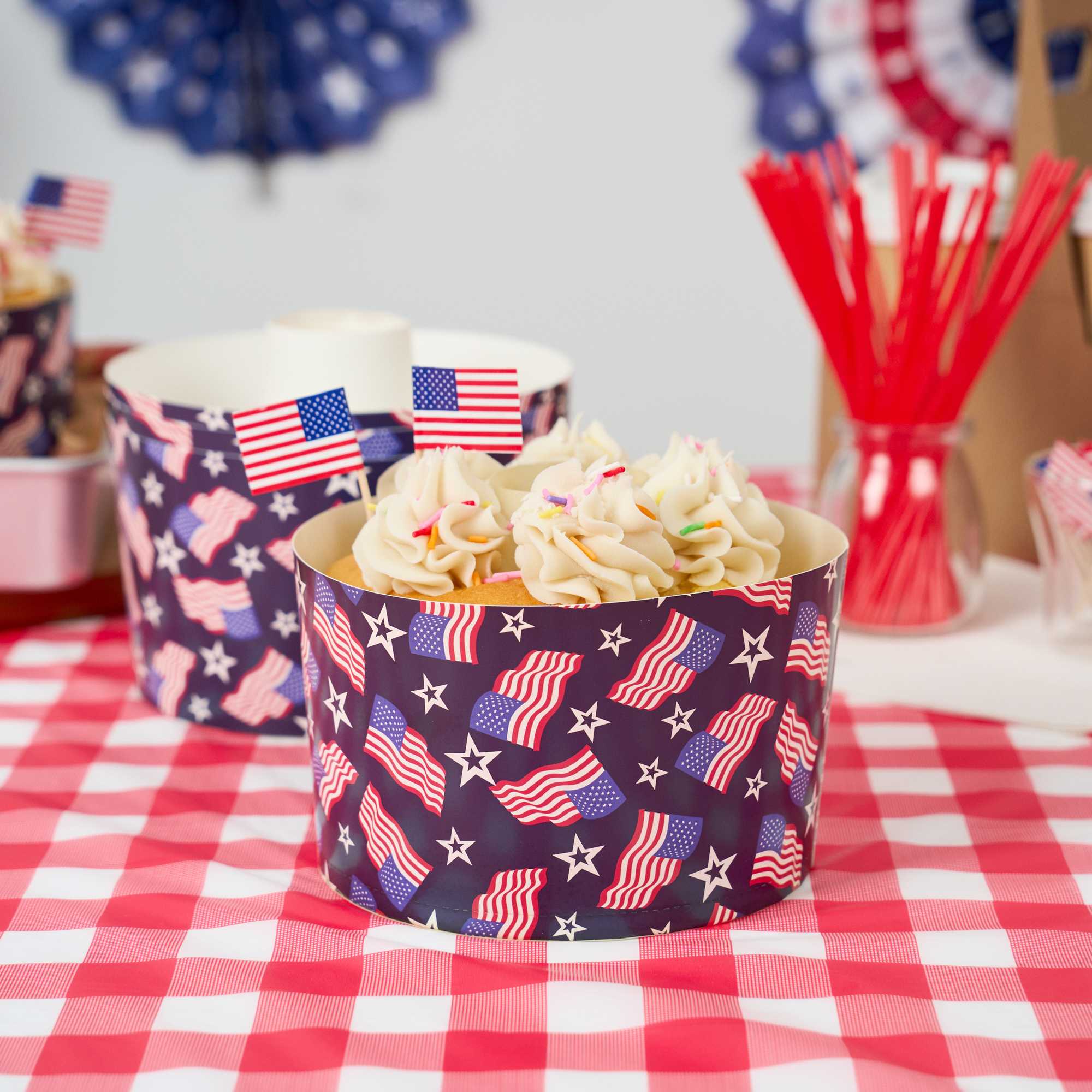 Panificio 53 oz Paper Angel Food Tube Pan - American Flag, Greaseproof - 6 1/4" x 6 1/4" x 3 3/4" - 100 count box