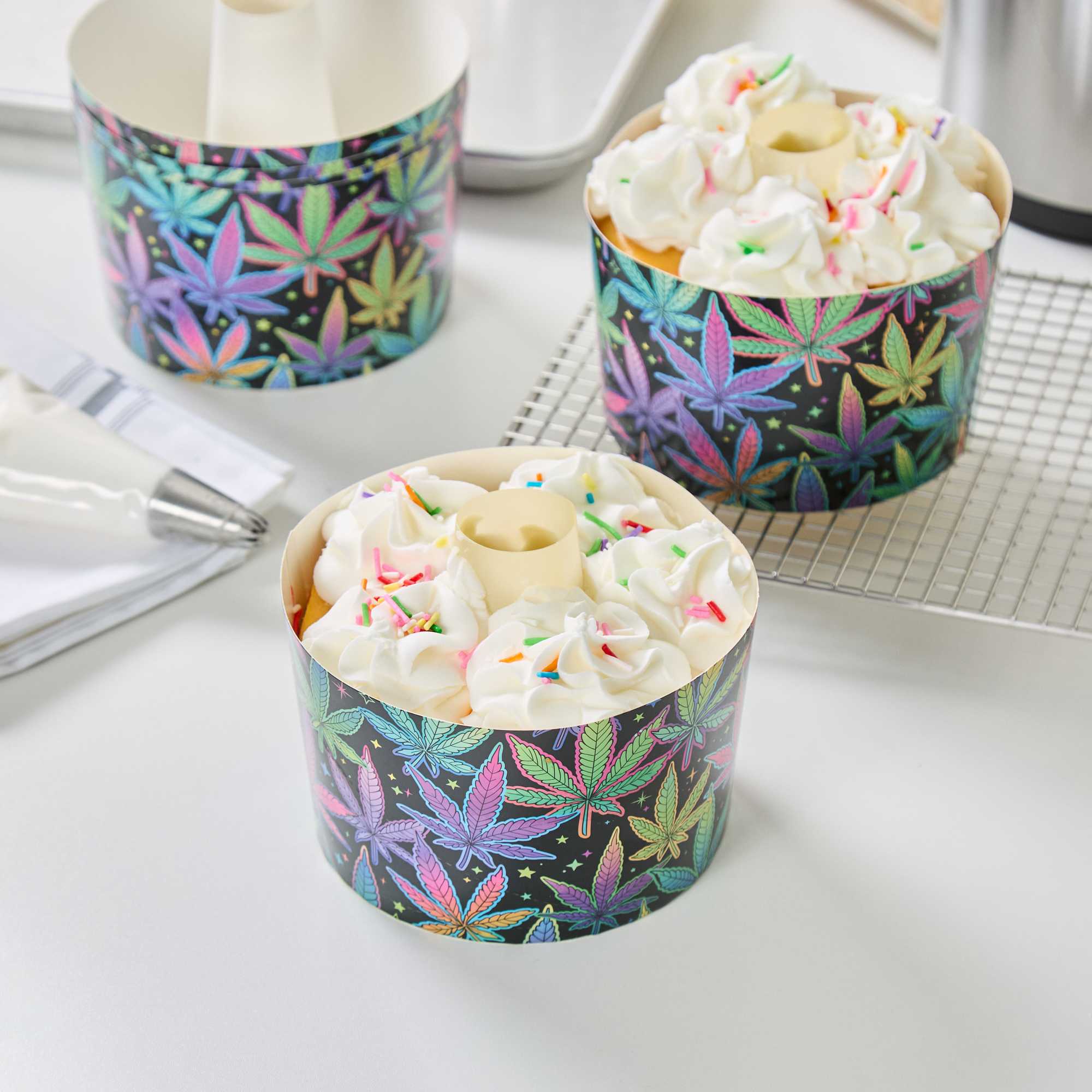 Panificio 38 oz Paper Angel Food Tube Pan - Trippy Leaf Print, Greaseproof - 5 3/4" x 5 3/4" x 3 1/2" - 100 count box