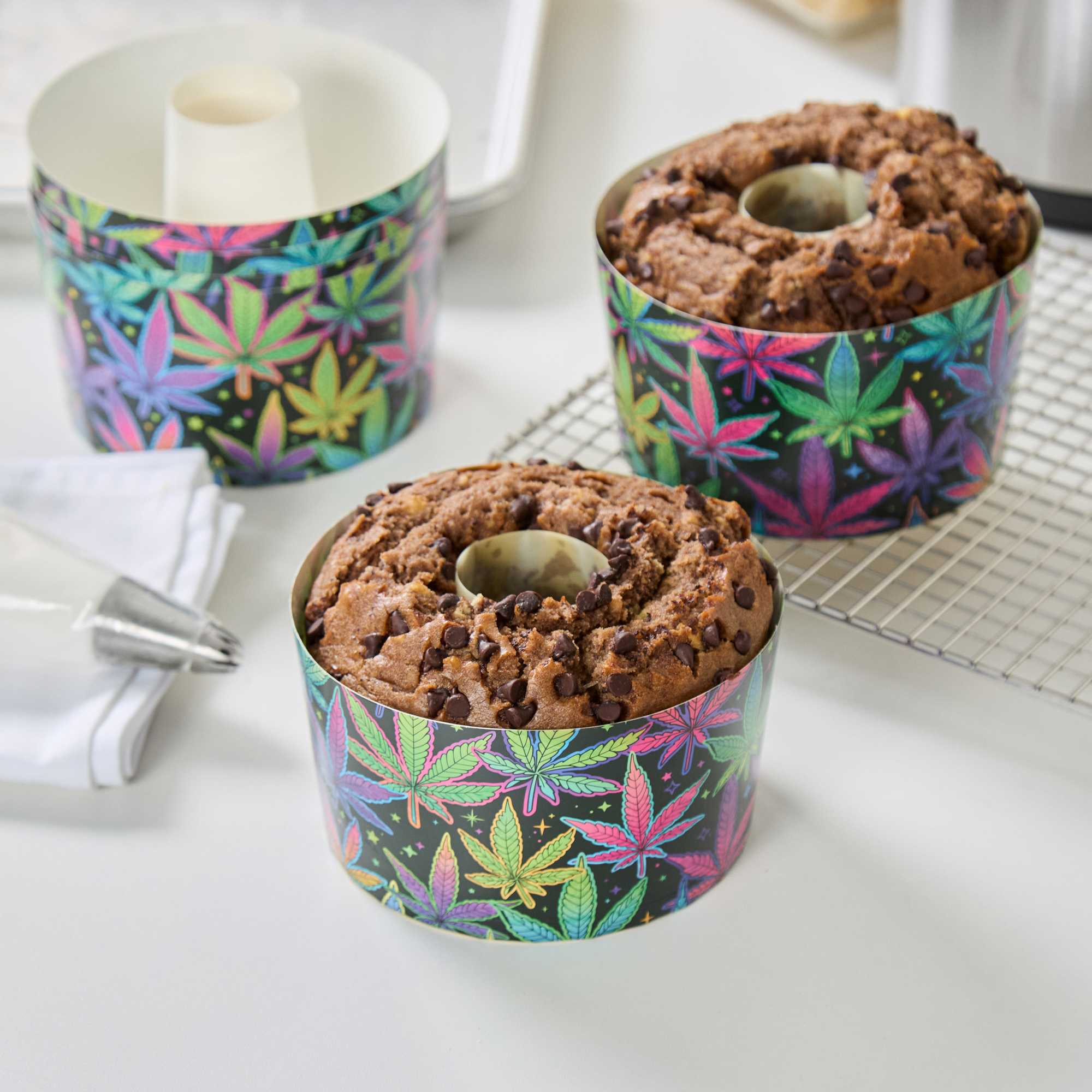 Panificio 22 oz Paper Angel Food Tube Pan - Trippy Leaf Print, Greaseproof - 5" x 5" x 2 3/4" - 100 count box