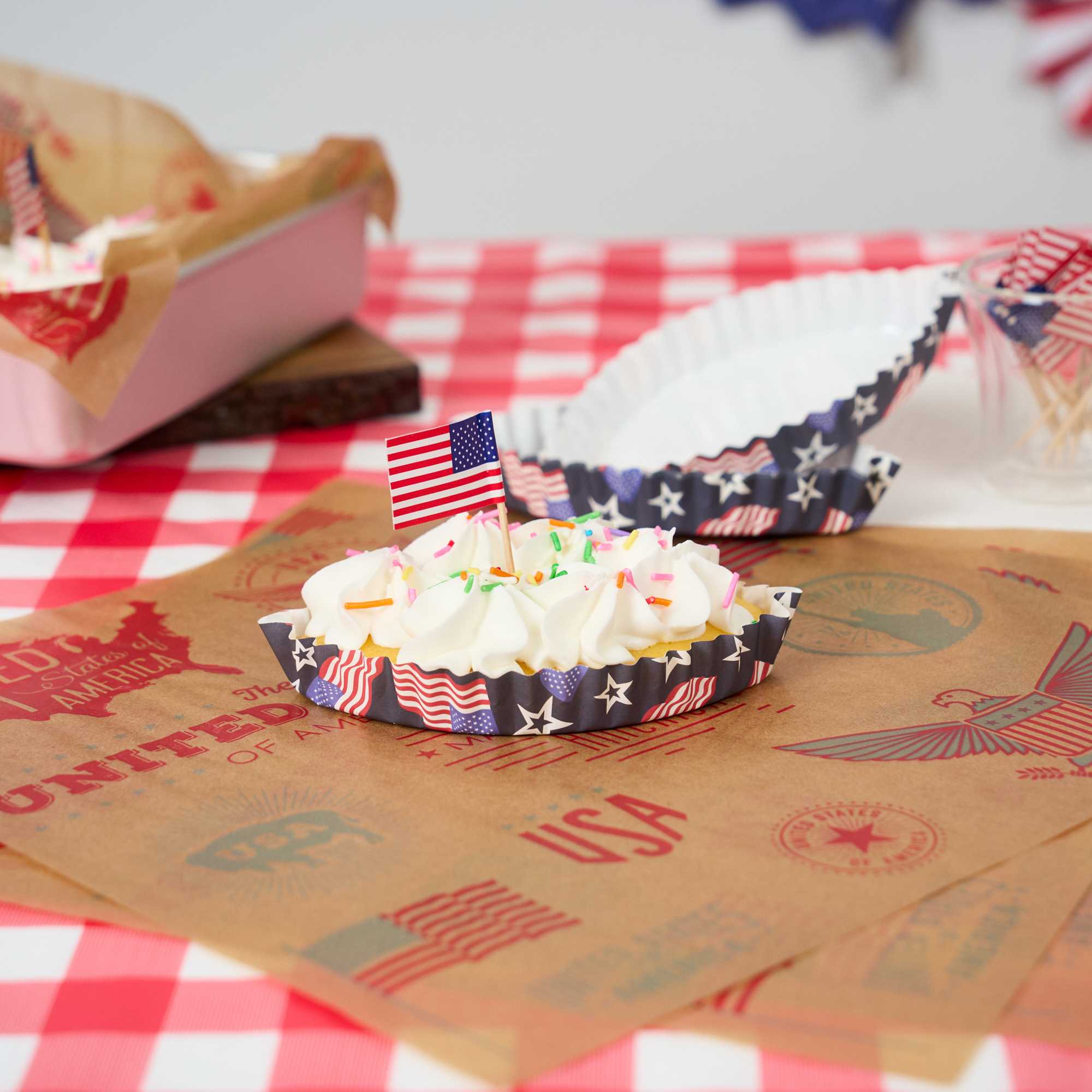 Panificio 5.4 oz Leaf Paper Baking Cup - American Flag, Ridged, Greaseproof - 5" x 3 1/4" - 200 count box