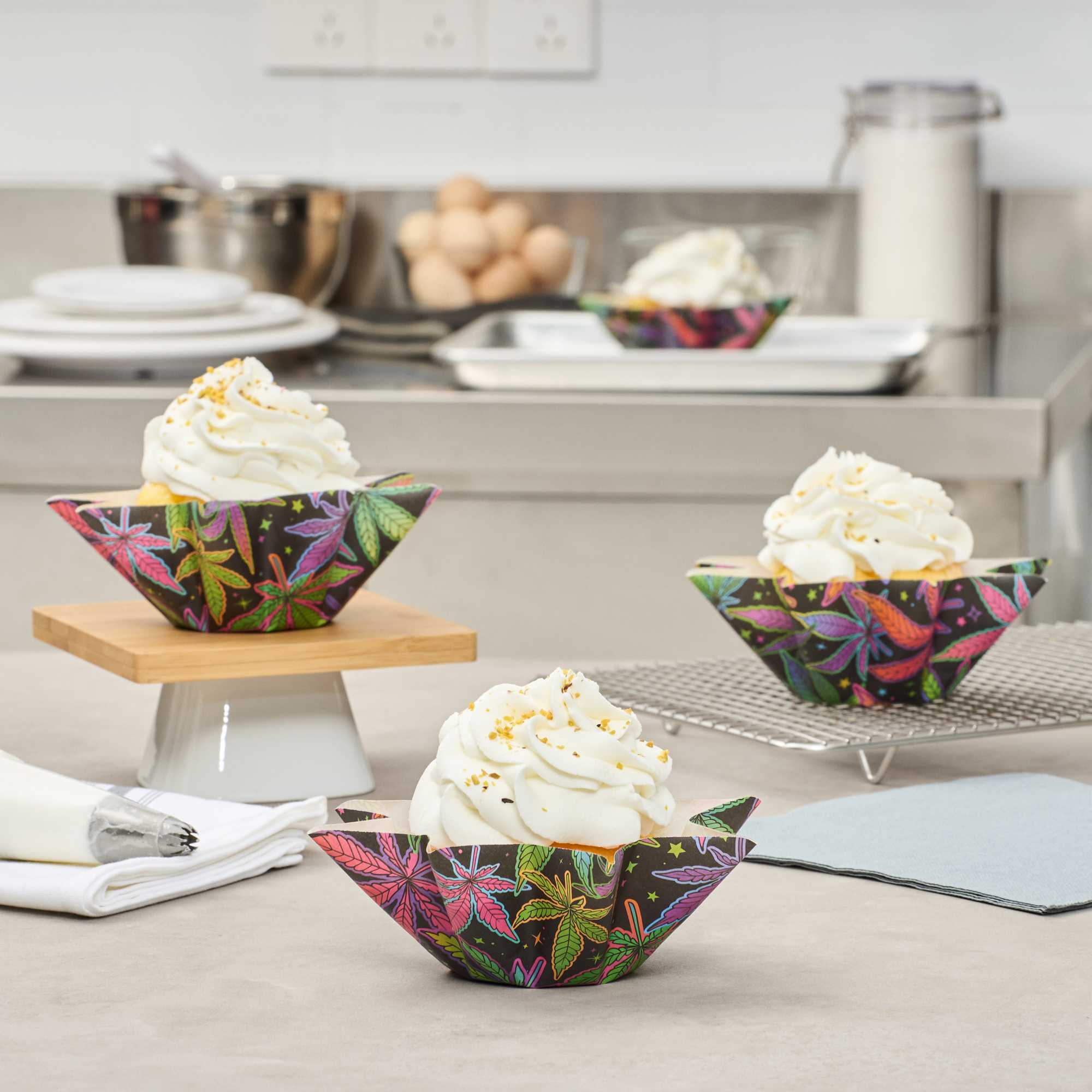 Panificio 10.2 oz Octagon Paper Baking Cup - Trippy Leaf Print, Greaseproof - 2 1/4" x 2 1/4" x 2 1/4" - 200 count box