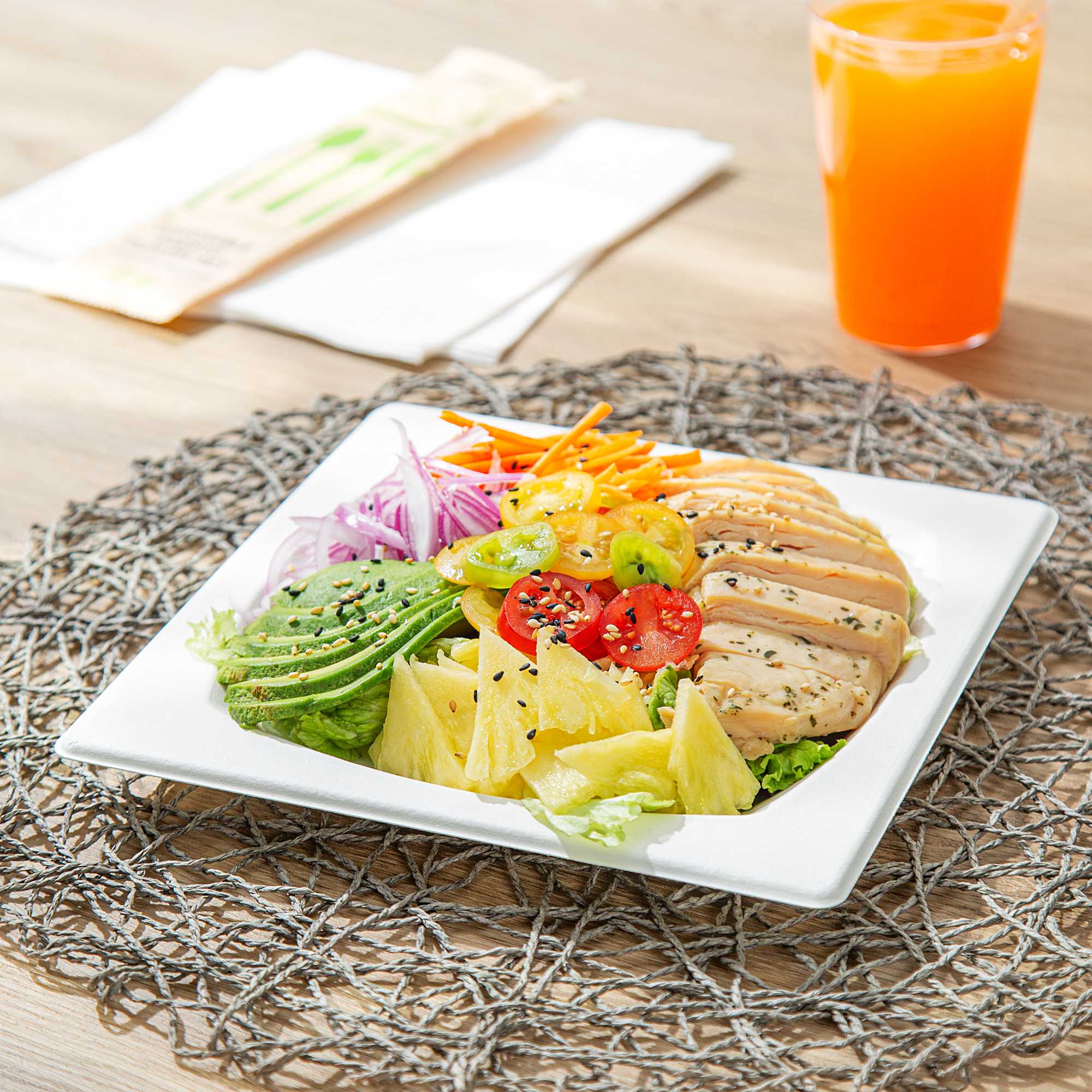 Pulp Safe No PFAS Added Square White Sugarcane / Bagasse Plate - Home Compostable - 8 1/4" x 8 1/4" - 100 Count Box