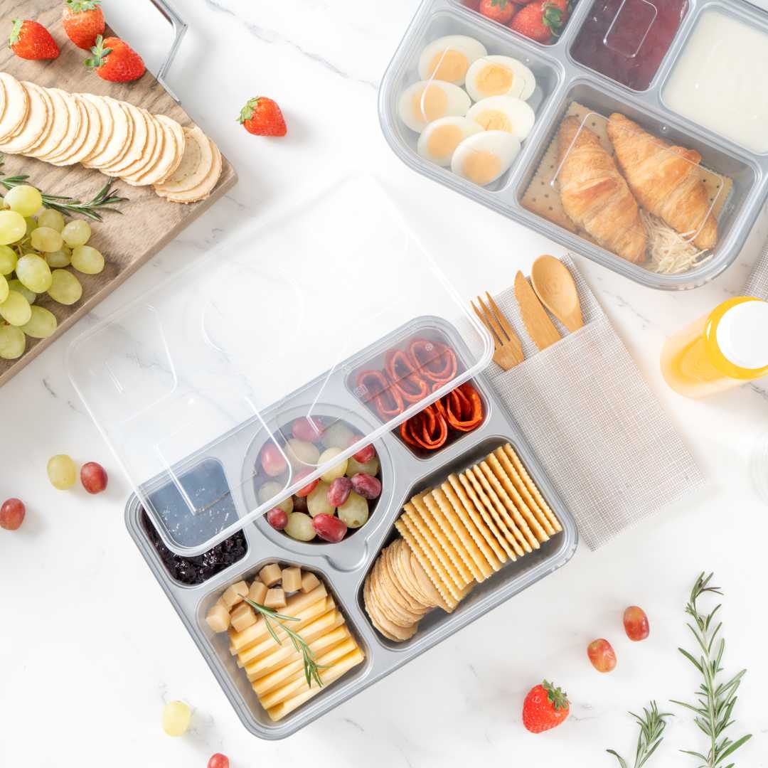 Futura 63 oz Silver Plastic Tamper-Evident 5-Compartment Container - with Clear Lid, Microwavable - 10 1/2" x 7 3/4" x 2" - 100 count box