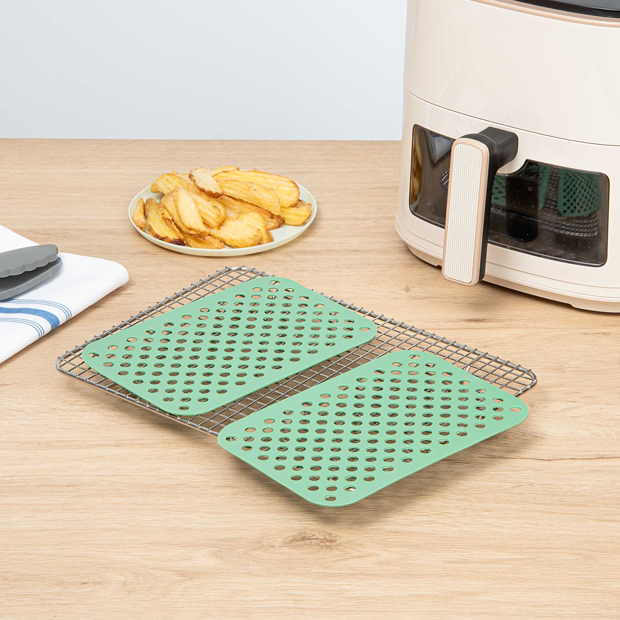 Pastry Tek Rectangle Green Reusable Silicone Air Fryer Liner - Non-Stick, For Dual Basket, 3 to 5 qt - 7 3/4" x 5 1/2" - 2 count box