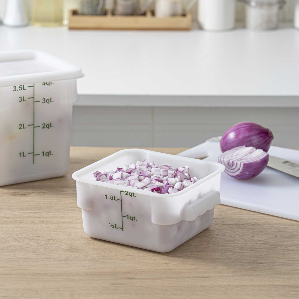 Met Lux 2 qt Square White Polyethylene Food Storage Container - with Green Volume Markers - 7" x 7" x 4" - 1 count box