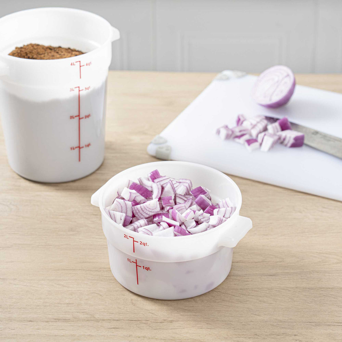 Met Lux 2 qt Round White Polyethylene Food Storage Container - with Red Volume Markers - 7 1/4" x 4 1/4" - 1 count box
