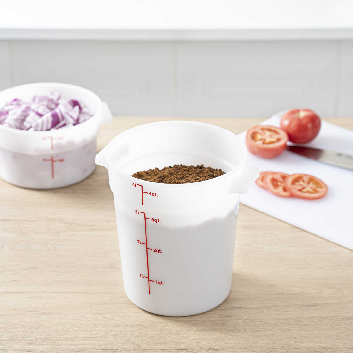 Met Lux 4 qt Round White Polyethylene Food Storage Container - with Red Volume Markers - 7 1/4" x 8 1/2" - 1 count box