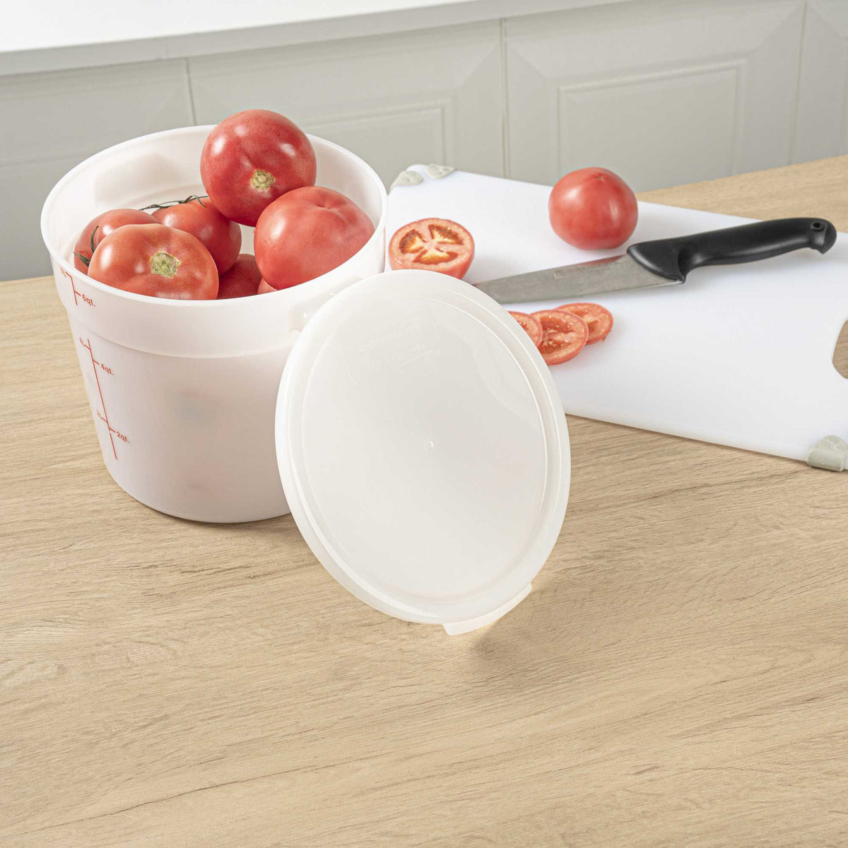Met Lux Round White Polyethylene Lid - Fits 6 / 8 qt Food Storage Container - 10 count box