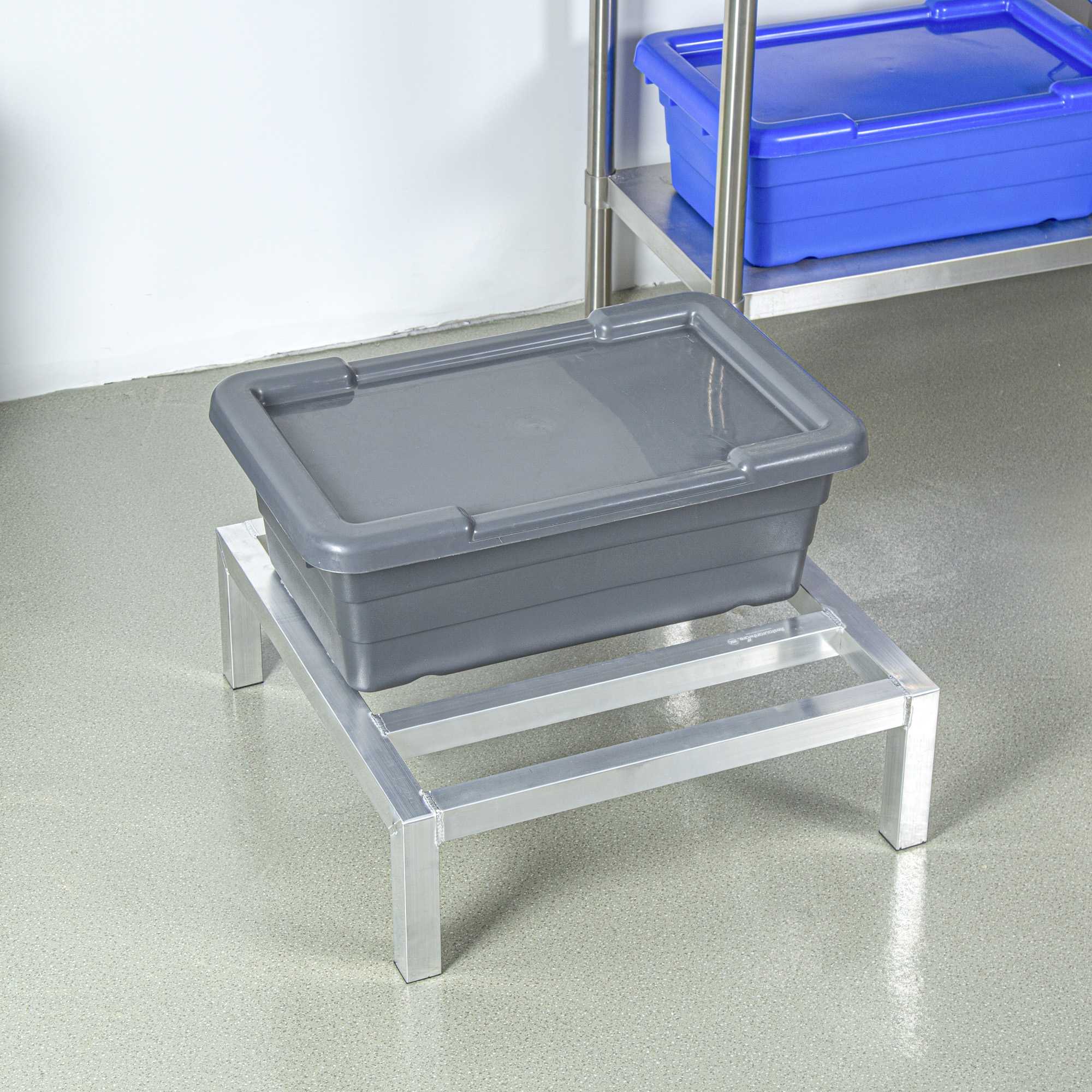Kitchen Tek Square Silver Aluminum Dunnage Rack - 1500 Lb Capacity - 24" x 24" x 8" - 1 count box