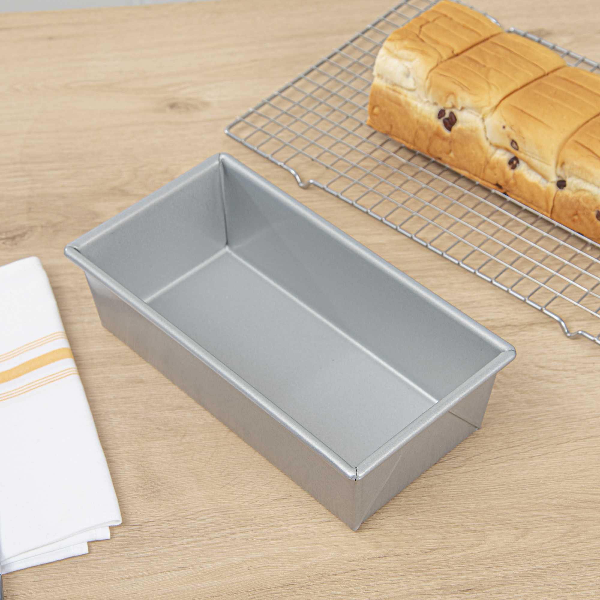 Pastry Tek 1.5 lb Glazed Aluminized Steel Bread Loaf Pan - 10 3/4" x 5 1/2" x 3" - 6 count box